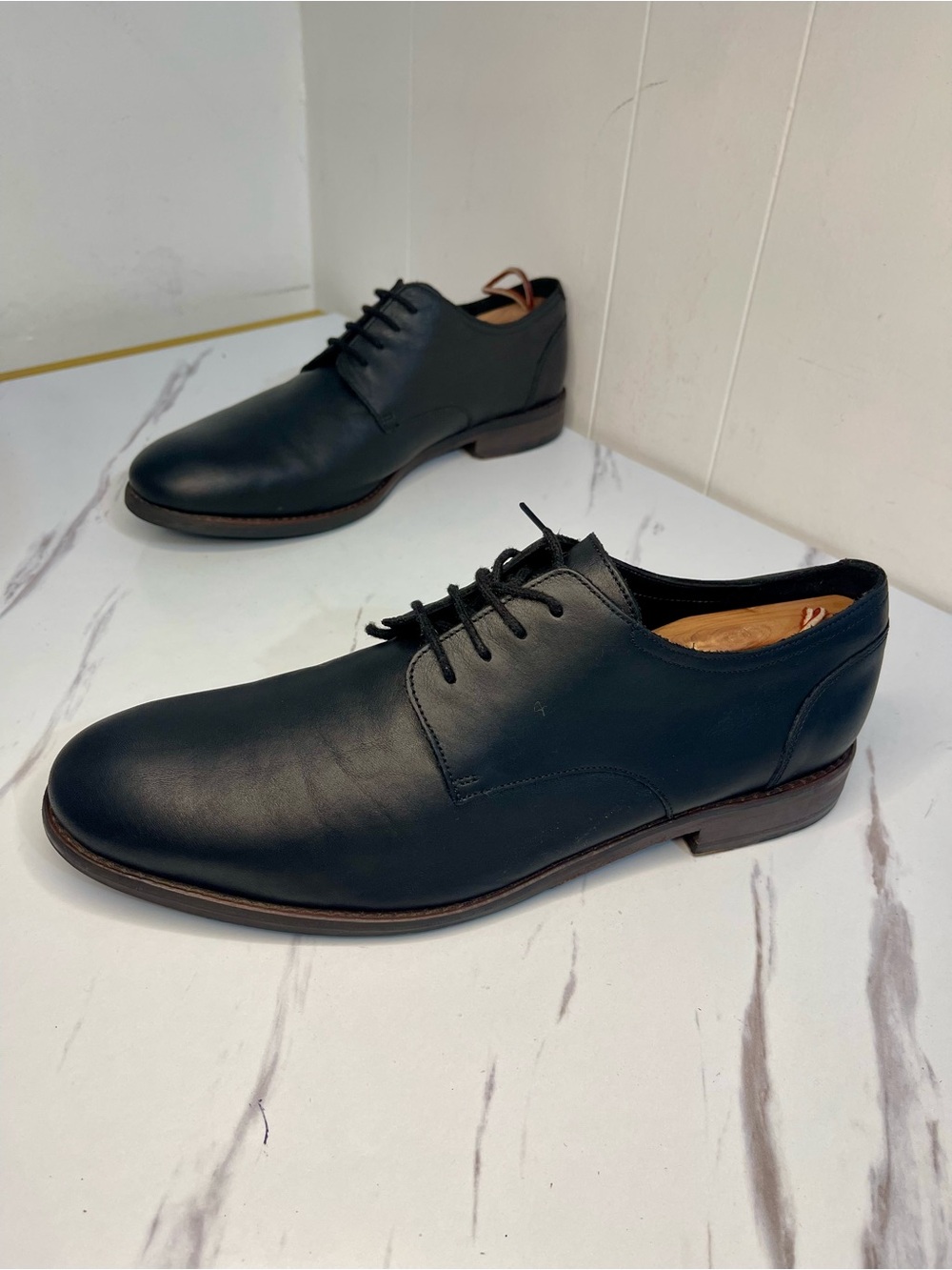 Clarks Men's Black Leather Derby Shoes Size 10M Work or Events Dress Shoes